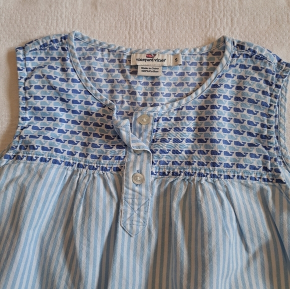 Vineyard Vines girls size Small blue and white stripe with whale top print, VGUC - Picture 2 of 4